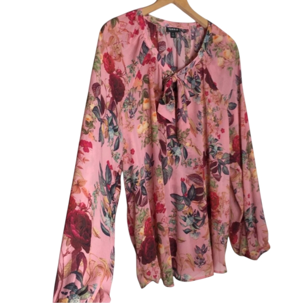 Torrid Crinkle Chiffon Raglan Toe Front Blouse - Picture 2 of 11